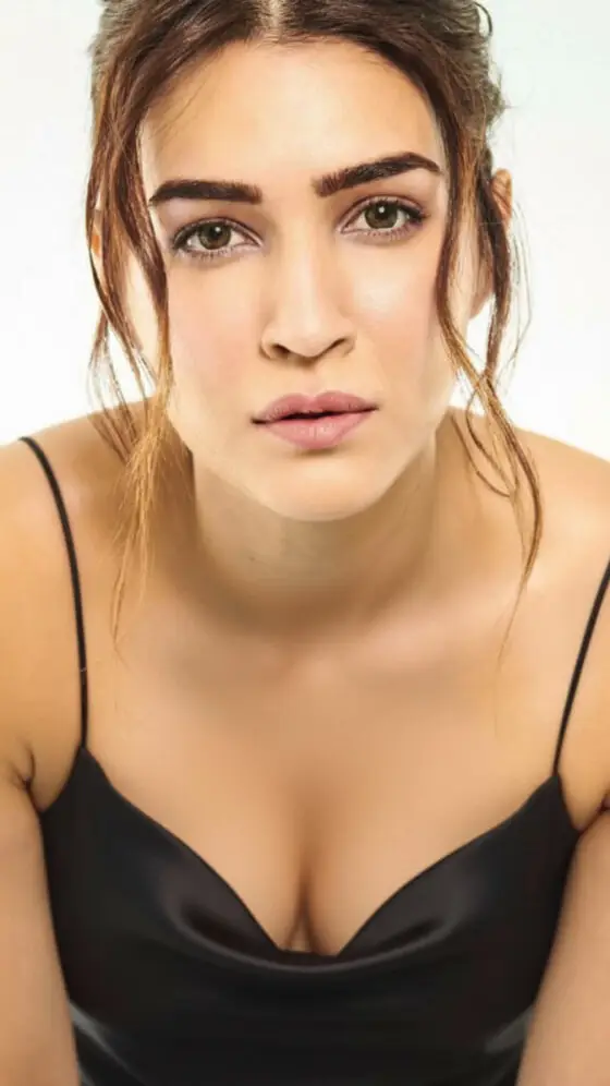 Kriti Sanon latest beauty photoshoot (1)