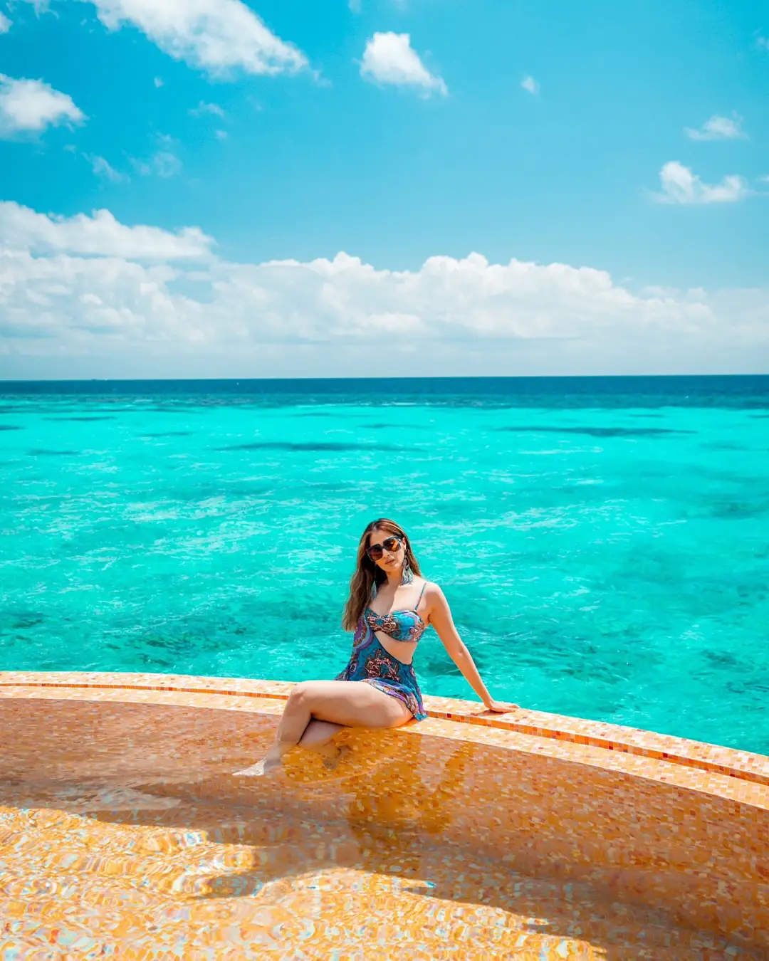 Lakshmi Rai flaunts her beauty in a swimsuit (1)