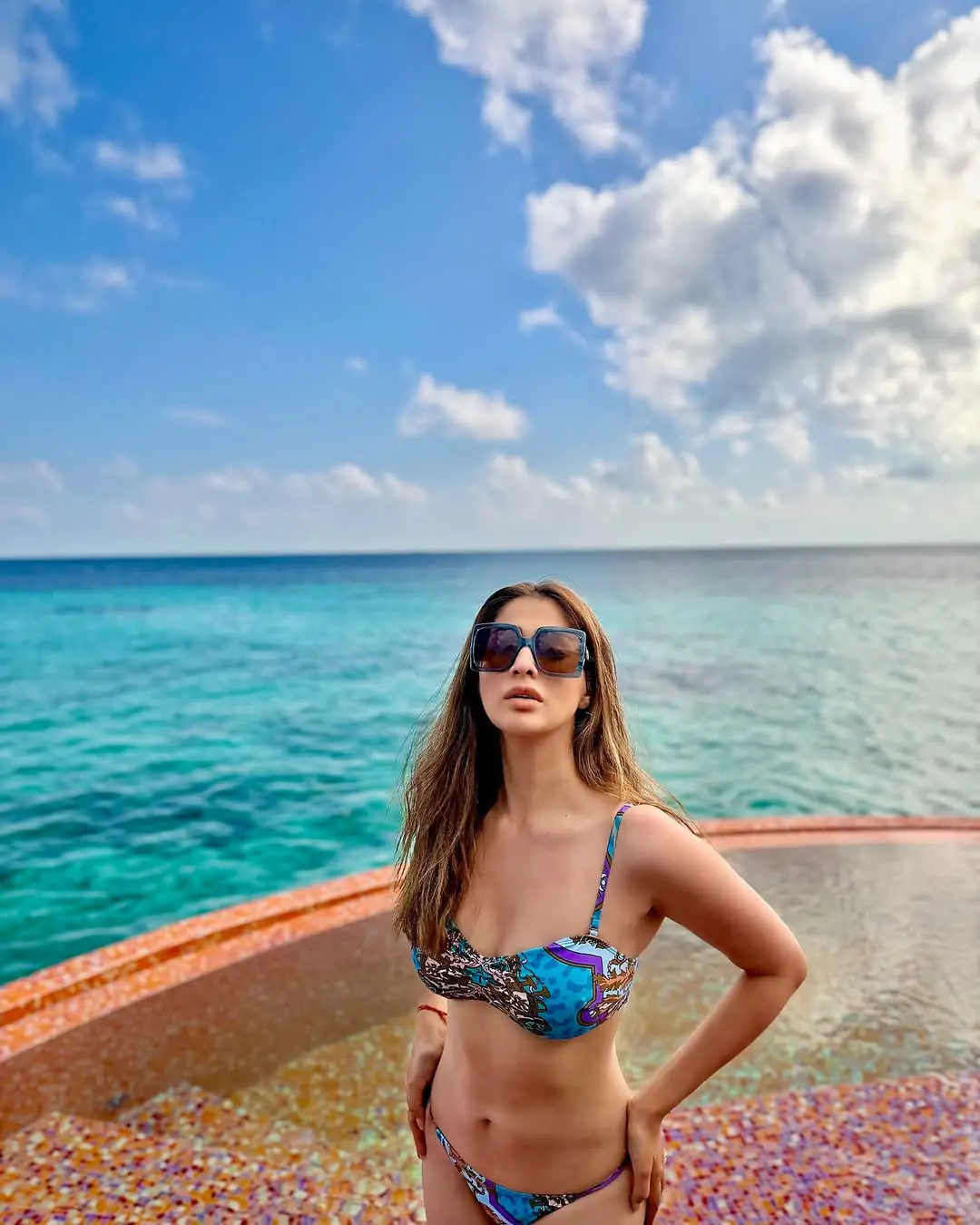 Lakshmi Rai flaunts her beauty in a swimsuit (1)