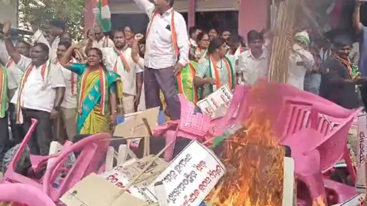 Manuguru : మణుగూరులో ఉద్రిక్తత.. బీఆర్ఎస్ కార్యాలయాన్ని తగలబెట్టిన కాంగ్రెస్ కార్యకర్తలు..