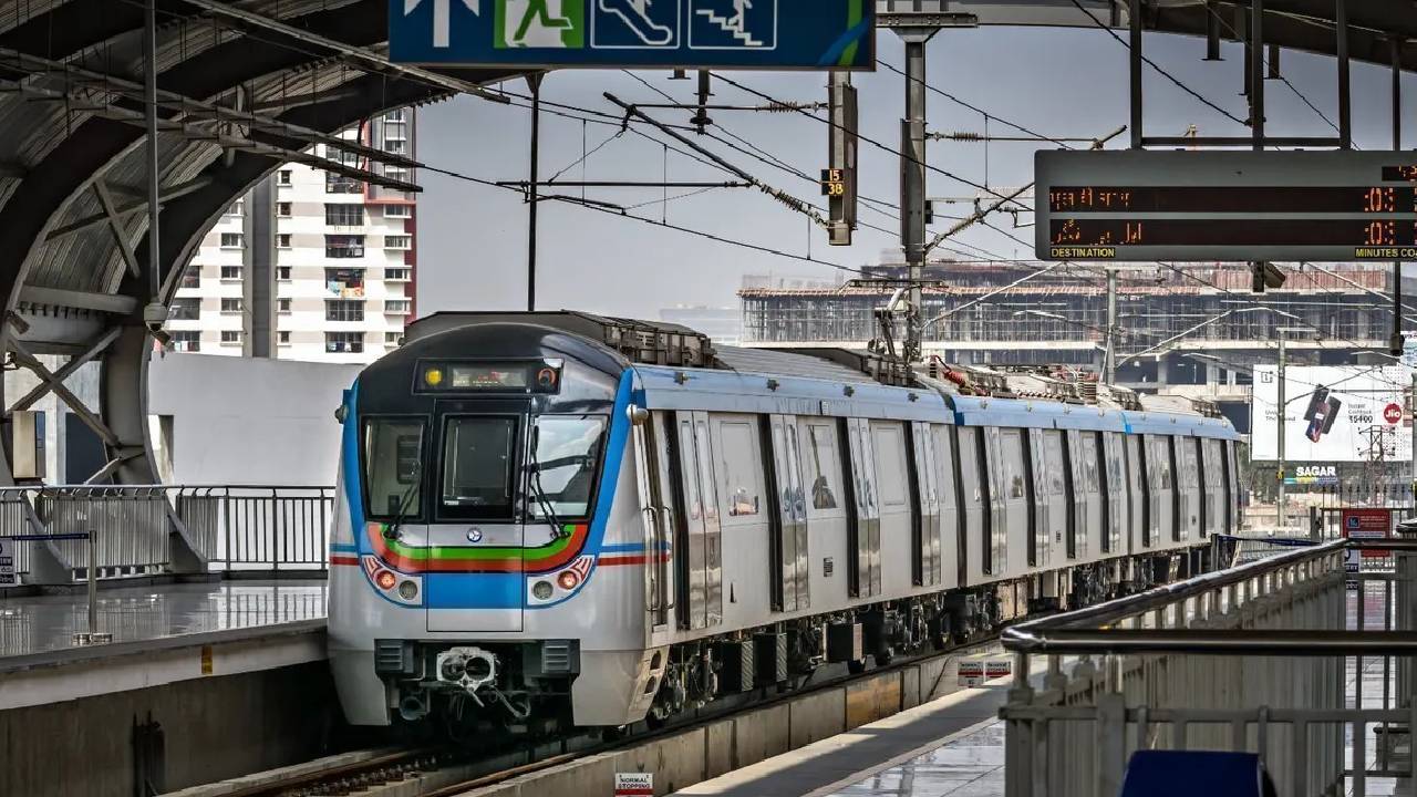 Hyderabad Metro: హైదరాబాద్‌ మెట్రోరైల్ ప్రయాణికులకు బ్యాడ్‌న్యూస్‌.. ఇకపై ట్రైన్‌ టైమింగ్స్‌..