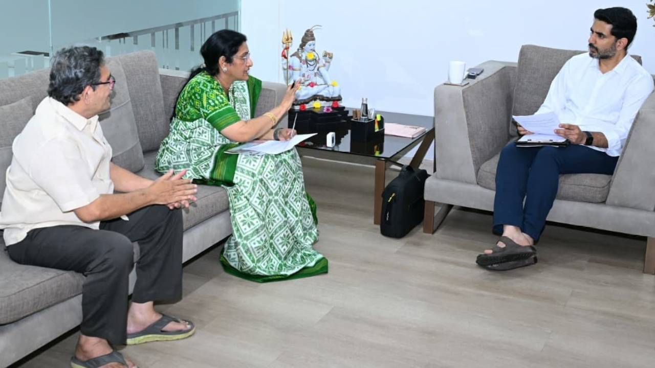 AP Govt : ఏపీలోని టీచర్లకు ప్రభుత్వం తీపికబురు.. ఇకపై ఆ బాధ్యతలు ఉండవ్..