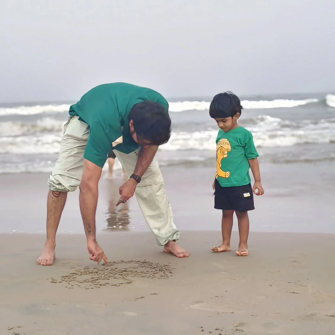 Naveen Chandra Enjoying in Beach with Family