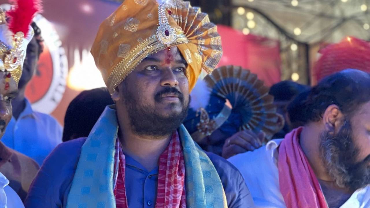 Naveen yadav : జూబ్లీహిల్స్‌లో గెలుపొందిన నవీన్ యాదవ్ ఆస్తులెన్నో తెలుసా..? ఏఏ కార్లు ఉన్నాయి..? ఎంత గోల్డ్ ఉంది..? ఫుల్ డీటెయిల్స్..