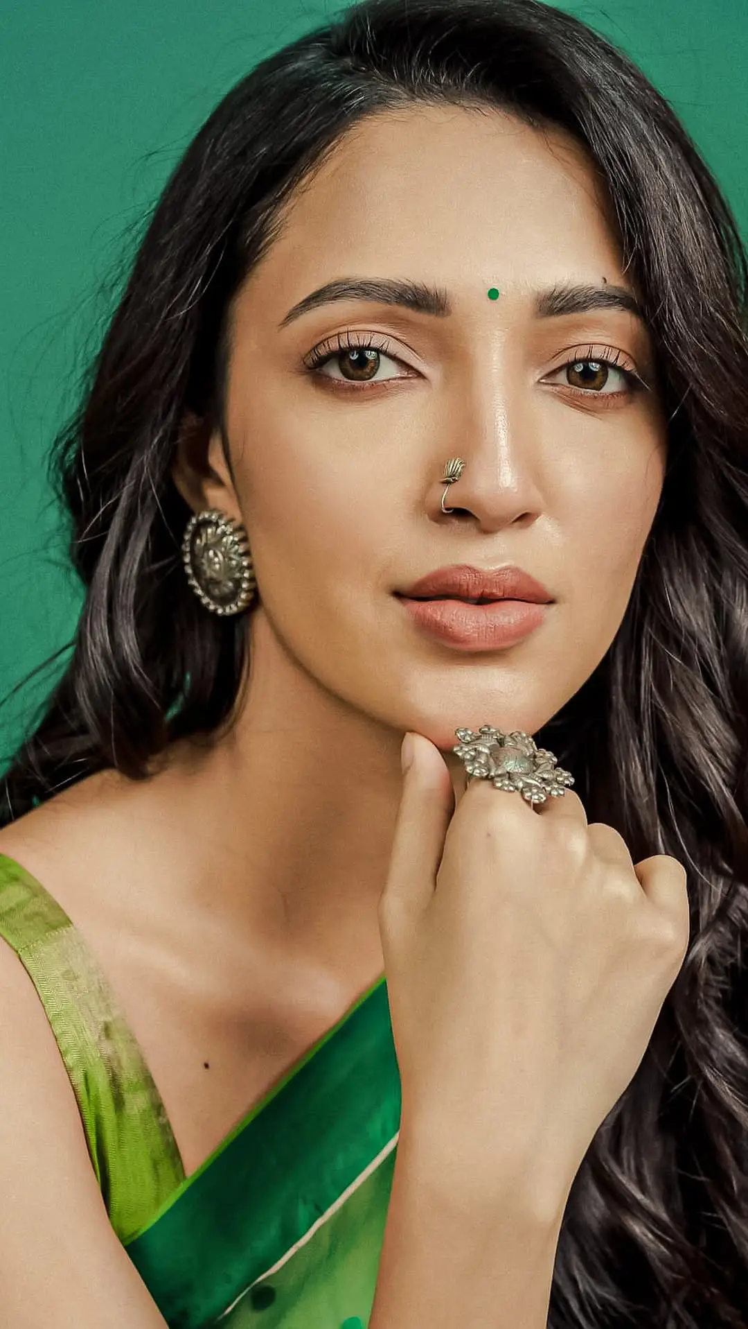 Neha Shetty is making waves on social media with her glamour (1)