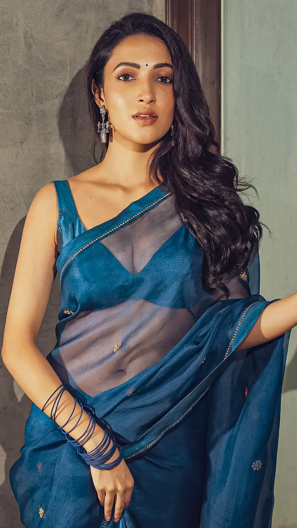 Neha Shetty is making waves on social media with her glamour (1)