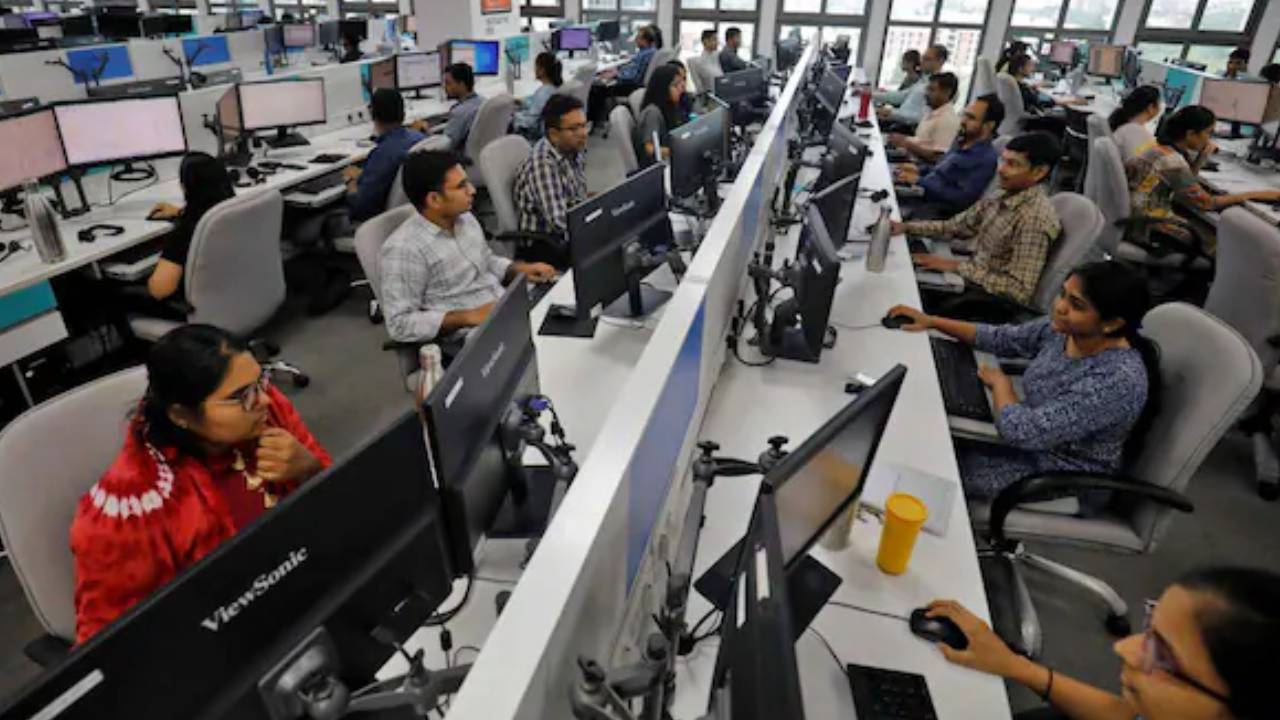 New Labour Laws : కొత్త లేబర్ చట్టాల్లో ఉద్యోగులకి ఇదో బంపర్ న్యూస్..