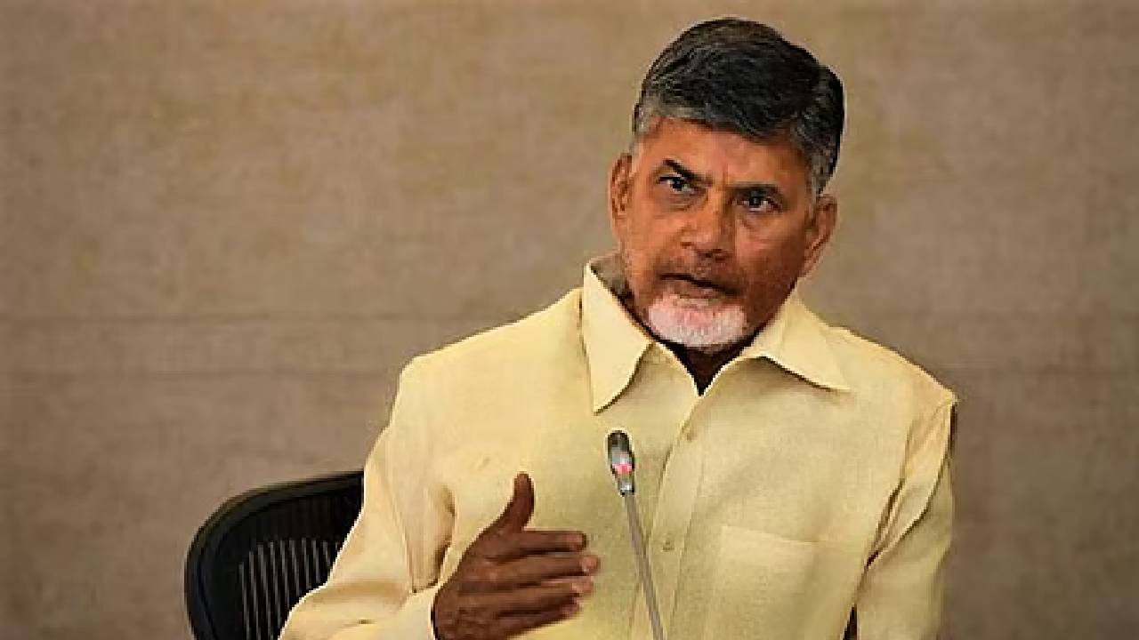 48 మంది ఎమ్మెల్యేలకు నోటీసులు ఇవ్వాలని చంద్రబాబు ఆదేశం