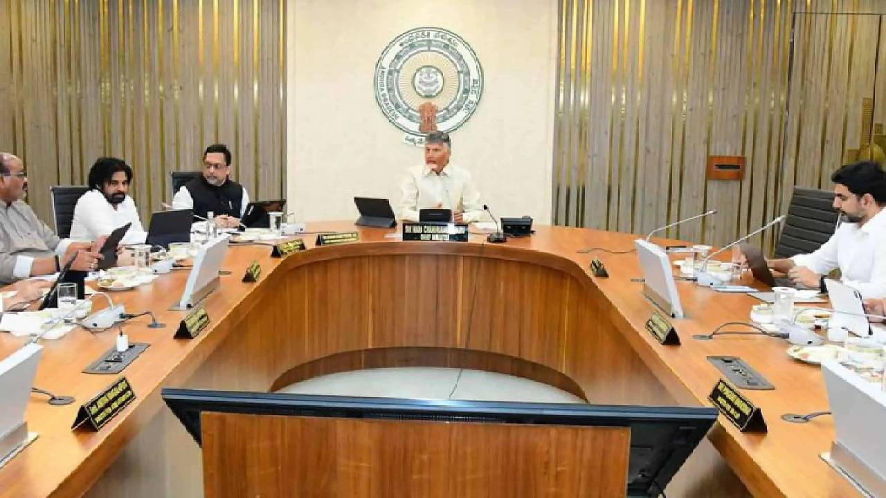 AP Cabinet Meeting: పేదలందరికీ ఇళ్ల కార్యక్రమంపై చంద్రబాబు గుడ్‌న్యూస్‌.. క్యాబినెట్‌ భేటీలో పవన్ కీలక సూచనలు