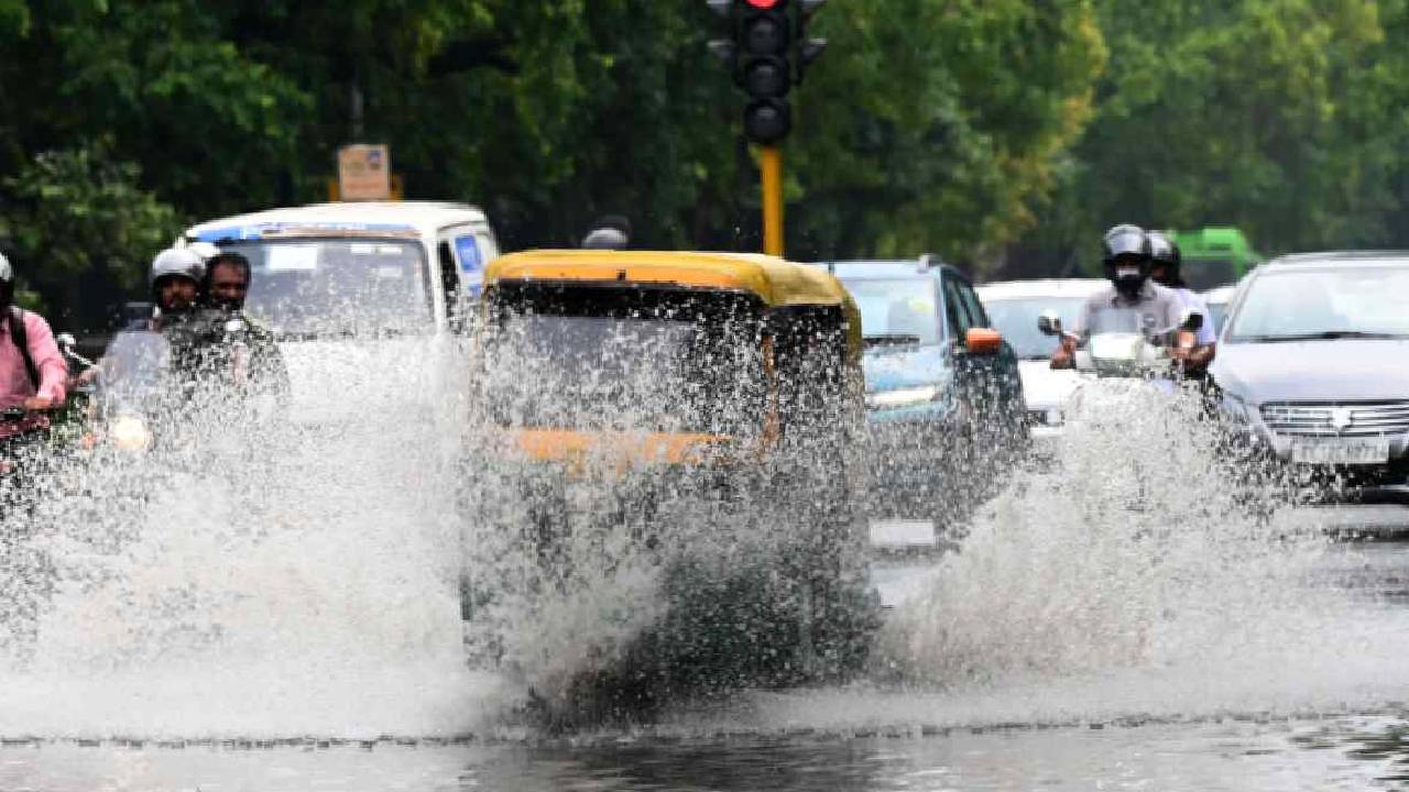 కలవర పెడుతున్న 2 అల్పపీడనాలు.. ఏపీకి భారీ వర్ష సూచన.. ఈ ప్రాంతాల వారు జాగ్రత్త