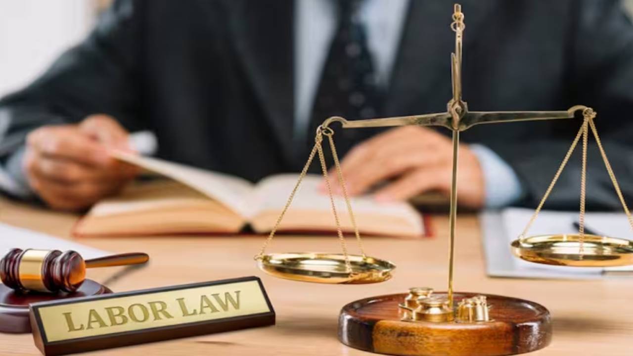 New Labour Laws : కొత్త లేబర్ చట్టాల్లో ఉన్న పాయింట్స్ ఇవే.. జాబ్ చేసే ప్రతిఒక్కరూ తెలుసుకోవాల్సిన 7 రూల్స్..