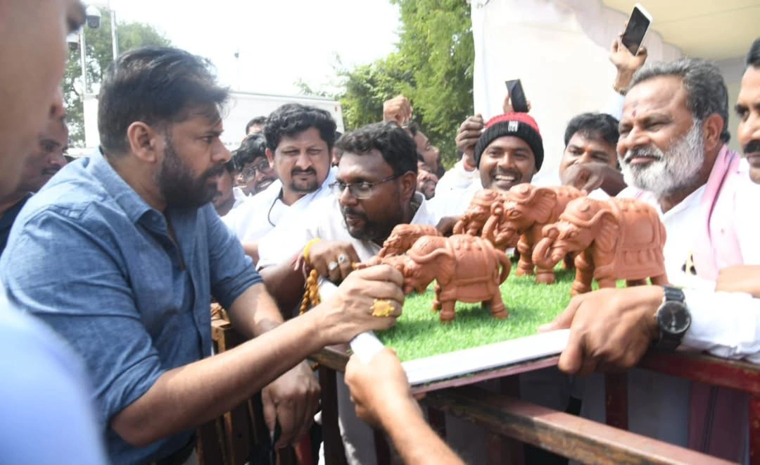 Pawan Kalyan Visitis Kumki Elephants
