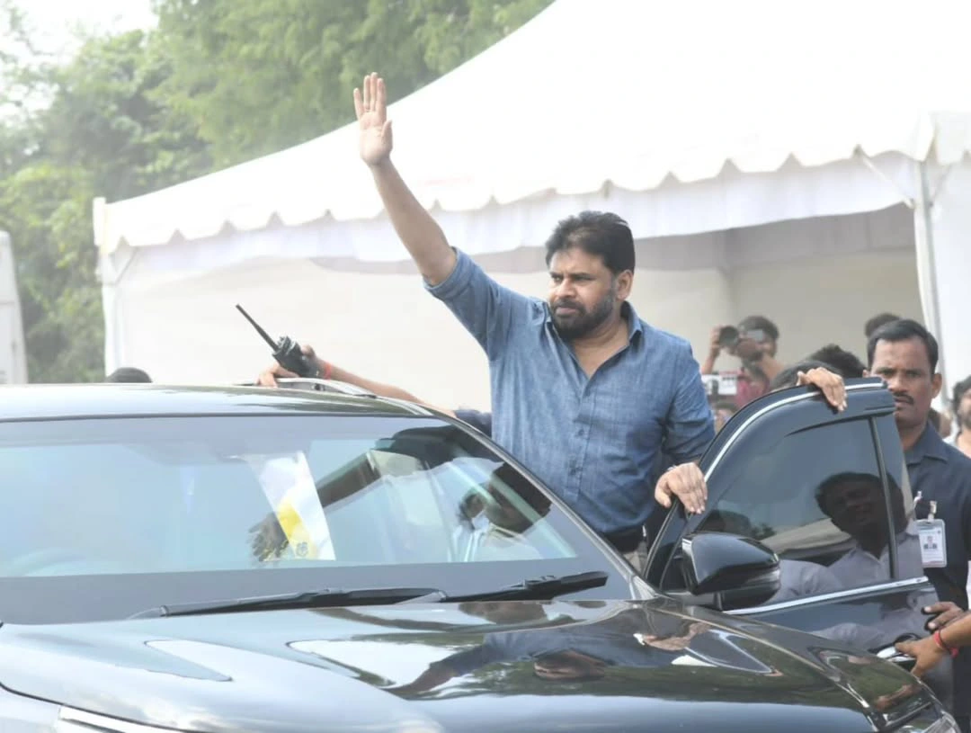 Pawan Kalyan Visitis Kumki Elephants