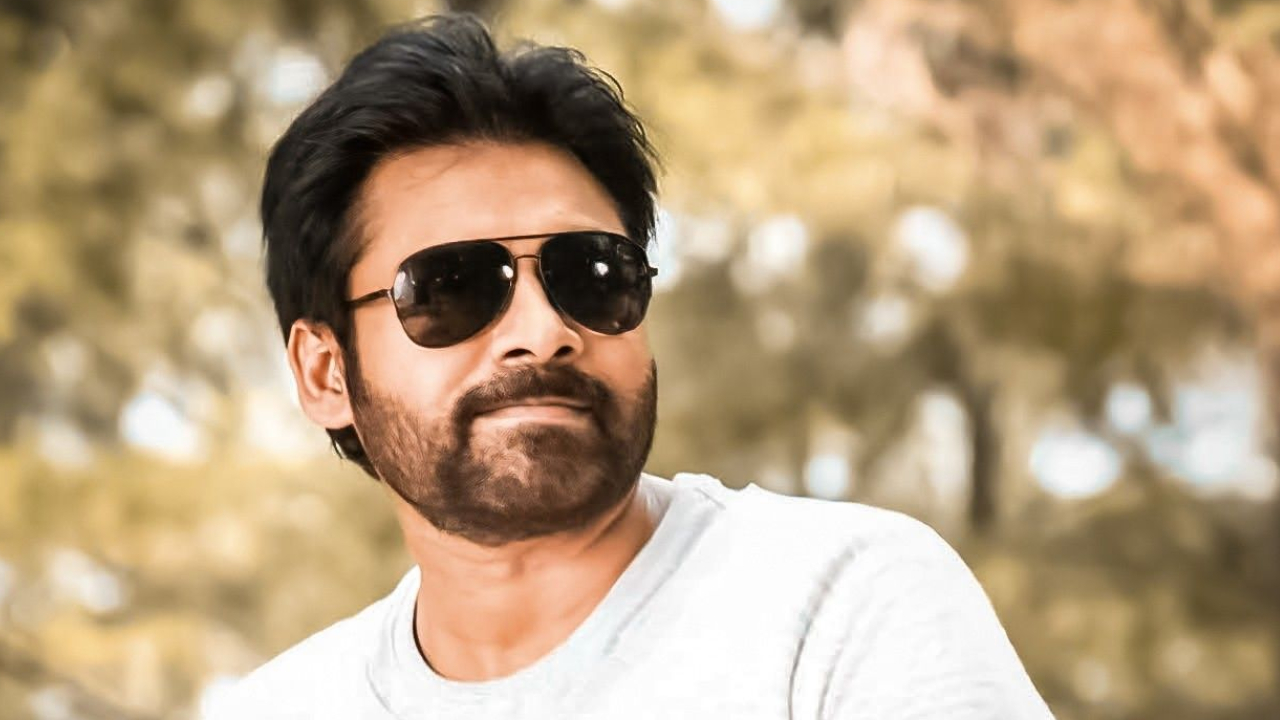 Pawan Kalyan: డిజాస్టర్ డైరెక్టర్.. ఒకేసారి రెండు కథలు.. పవన్ కళ్యాణ్ ఎలా డీల్ చేస్తాడో..