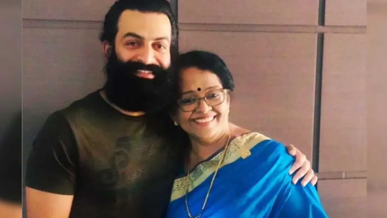 Mallika Sukumaran: నా కొడుకును తొక్కేయాలని చూస్తున్నారు.. ఇంత నీచానికి దిగజారుతారా.. ఆవేదన వ్యక్తం చేసిన పృథ్వీరాజ్‌ తల్లి