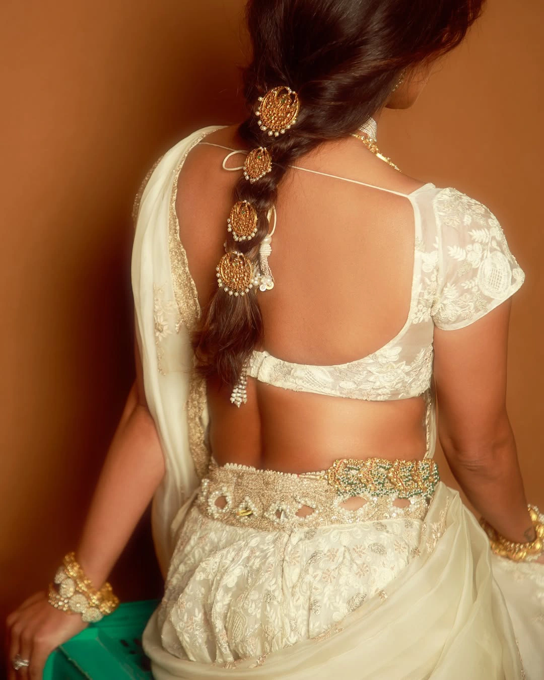 Priyanka Chopra Stunning Looks for Varanasi Event in White Saree