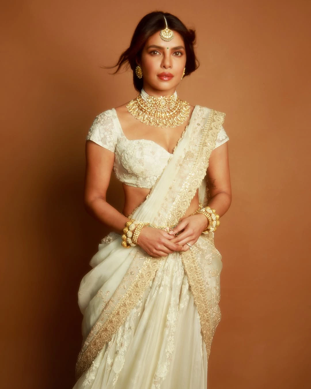 Priyanka Chopra Stunning Looks for Varanasi Event in White Saree