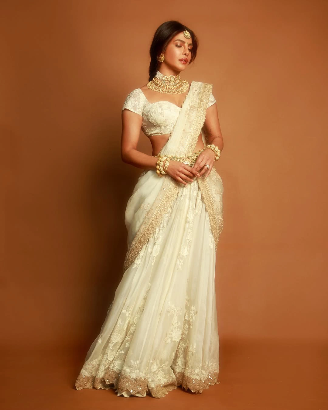 Priyanka Chopra Stunning Looks for Varanasi Event in White Saree