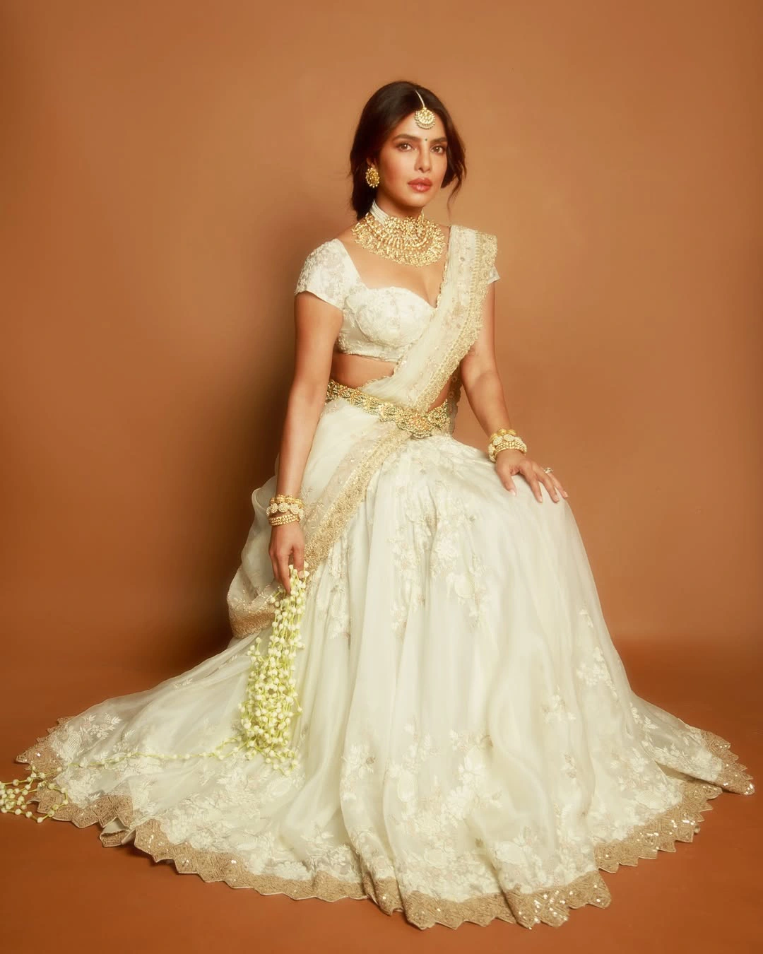 Priyanka Chopra Stunning Looks for Varanasi Event in White Saree