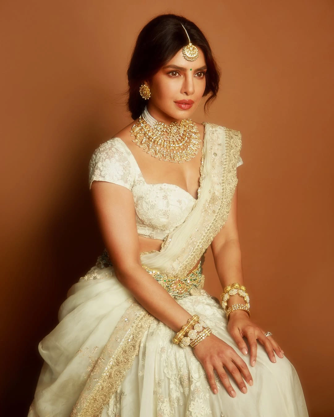 Priyanka Chopra Stunning Looks for Varanasi Event in White Saree