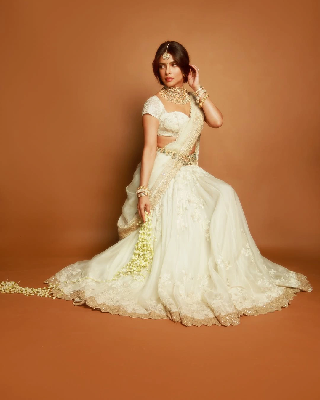 Priyanka Chopra Stunning Looks for Varanasi Event in White Saree