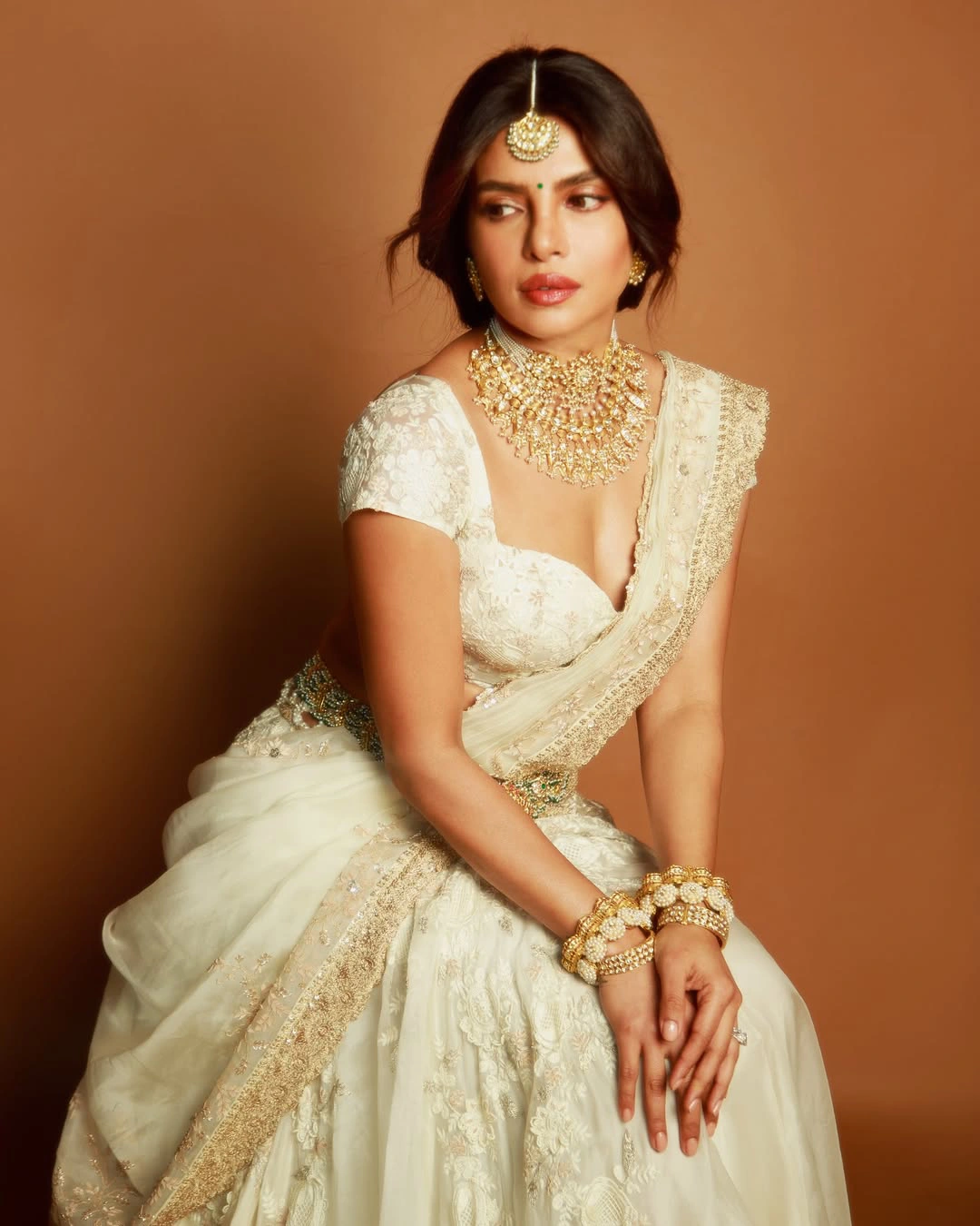 Priyanka Chopra Stunning Looks for Varanasi Event in White Saree