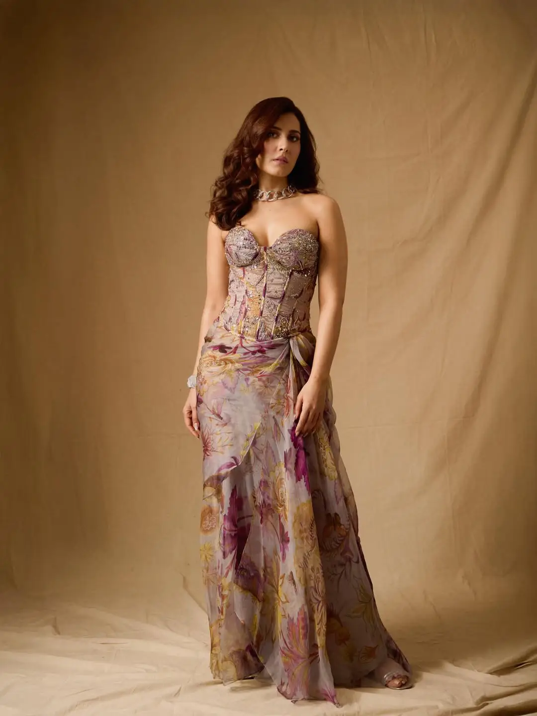 Raashi Khanna latest glamour show goes viral on social media (1)