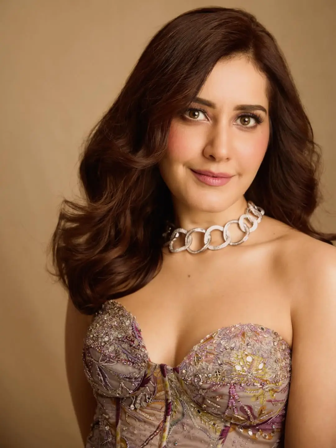 Raashi Khanna latest glamour show goes viral on social media (1)