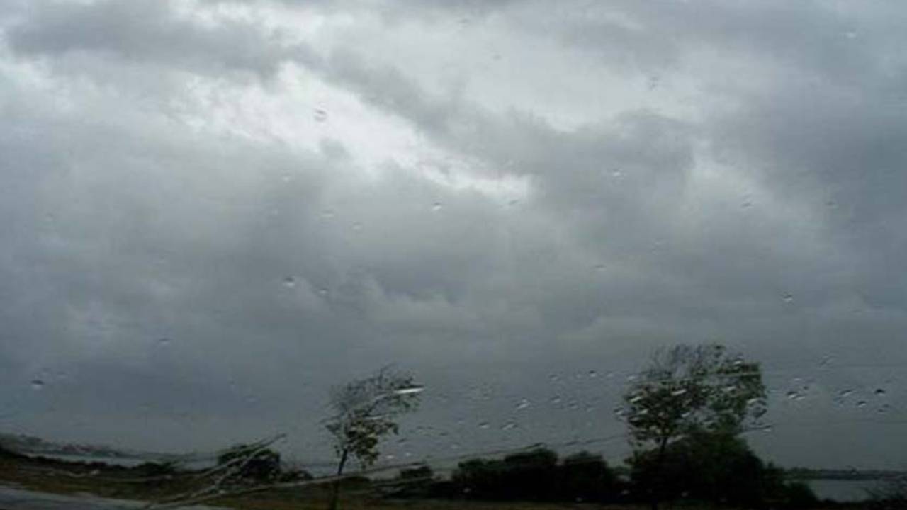 Rain Alert : ఏపీలో మళ్లీ దంచికొట్టనున్న వానలు.. ఈ జిల్లాల్లో నేడు, రేపు భారీ వర్షాలు.. ఉరుములు, పిడుగులతో..