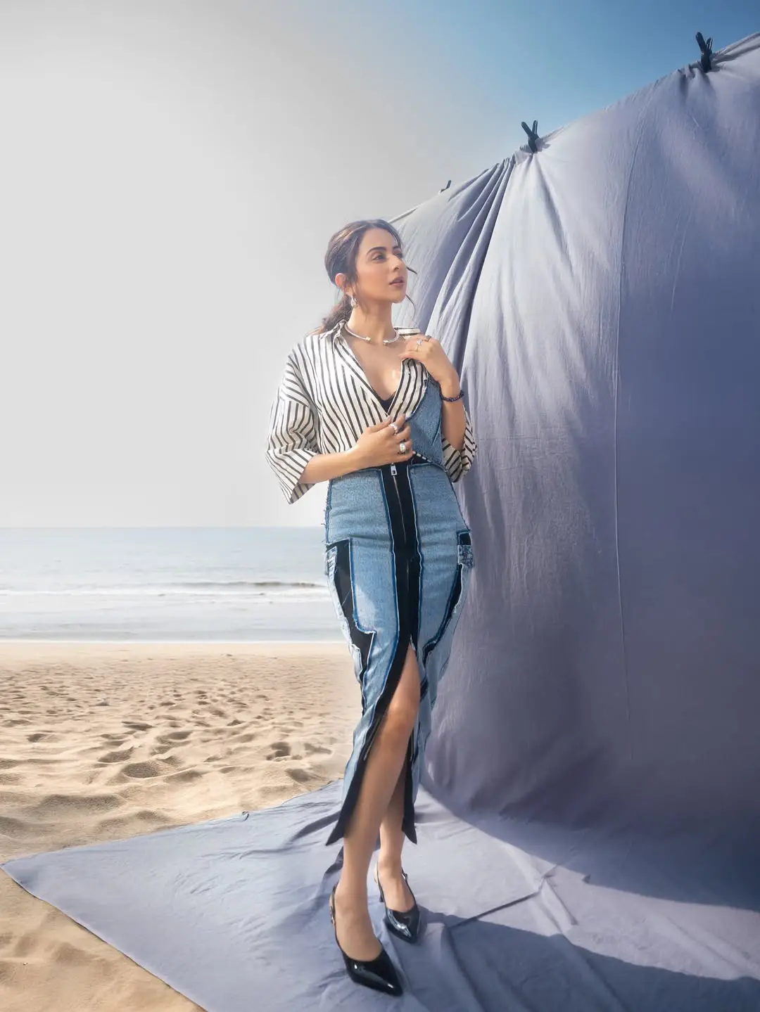 Rakul Preet Singh beauty show on the beach (1)