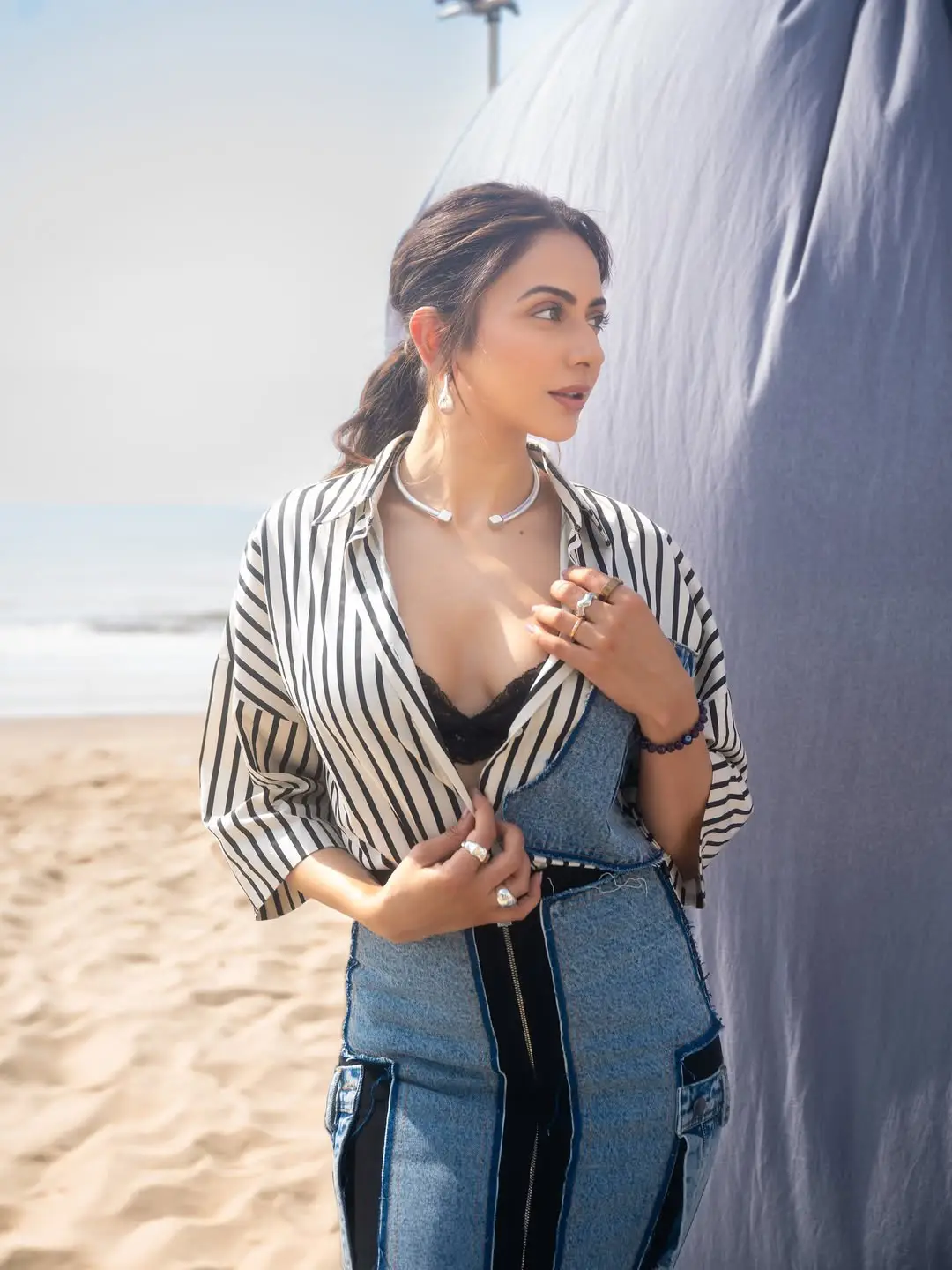 Rakul Preet Singh beauty show on the beach (1)