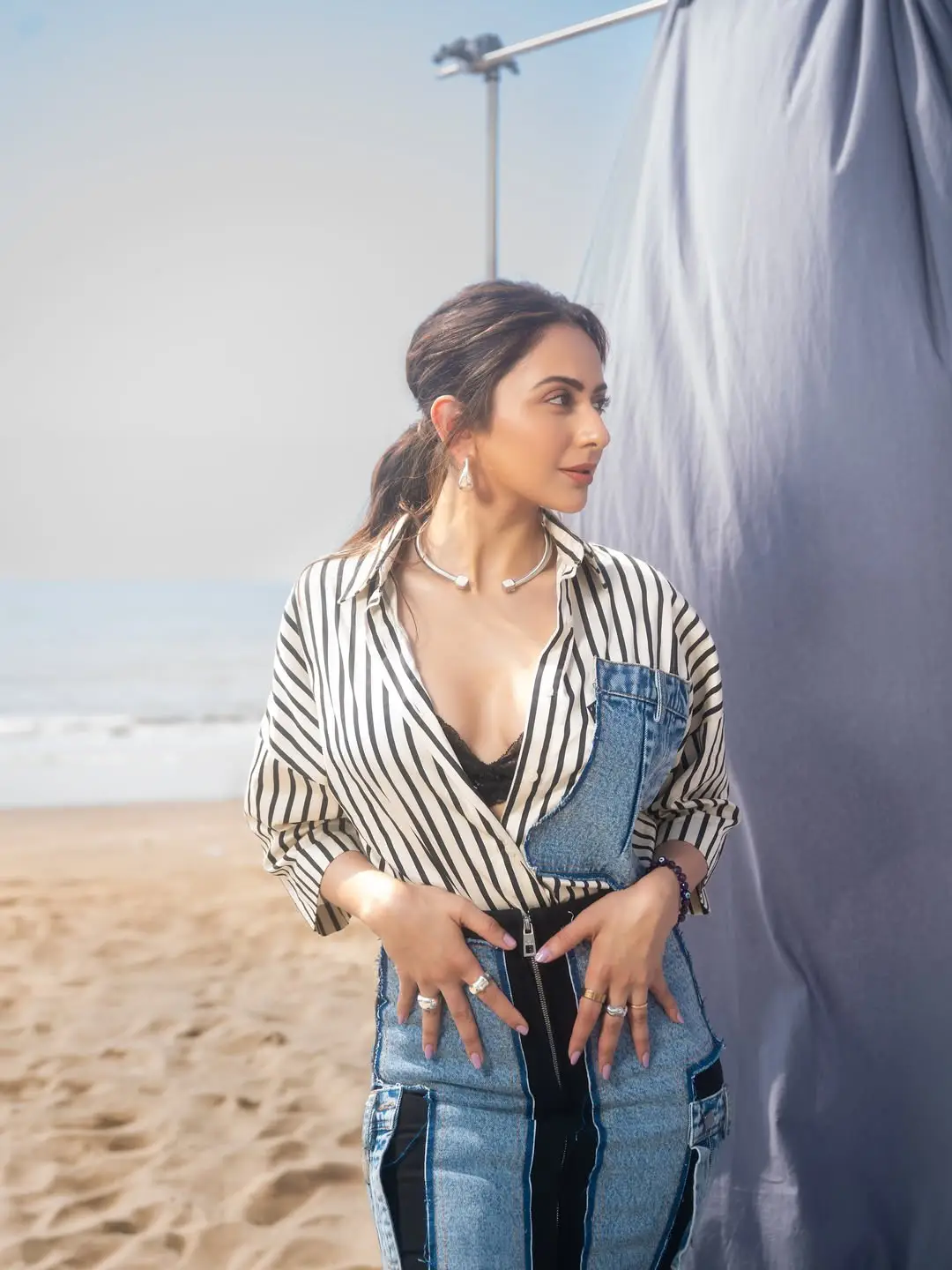 Rakul Preet Singh beauty show on the beach (1)