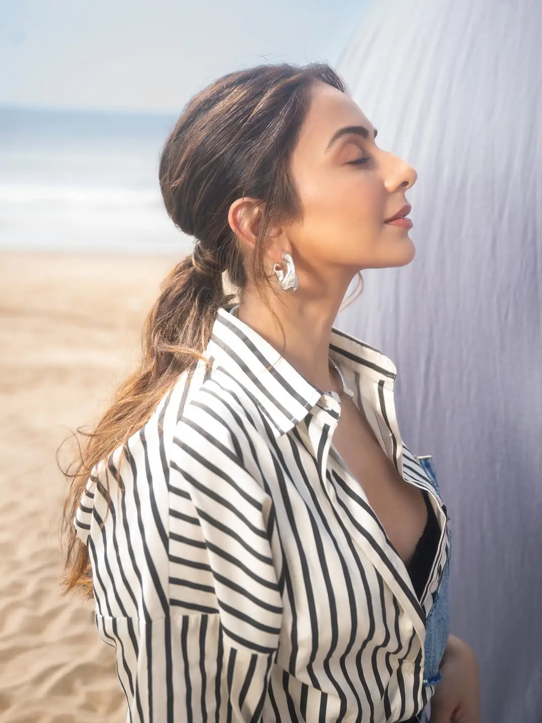 Rakul Preet Singh beauty show on the beach (1)