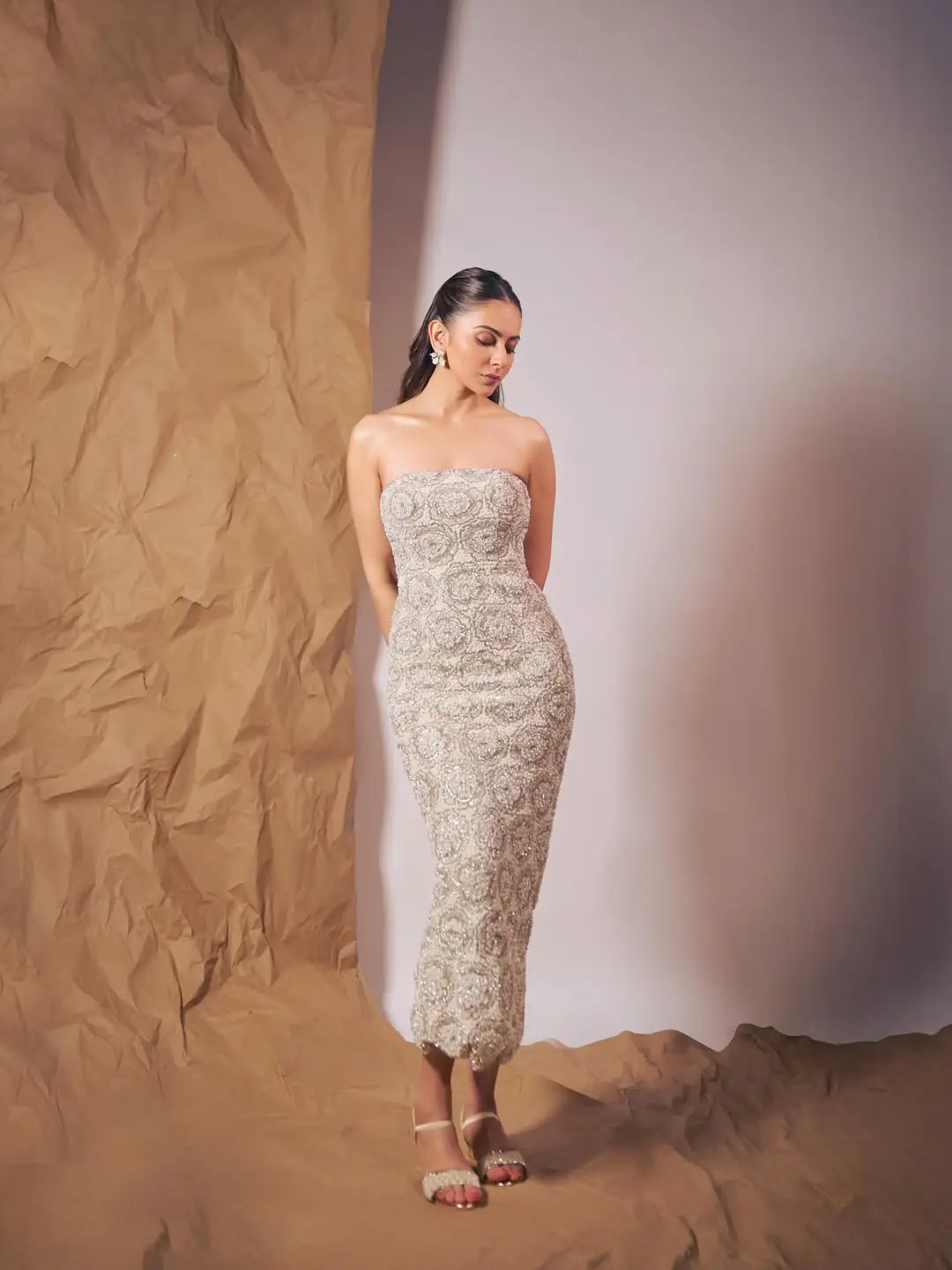 Rakul Preet Singh latest glamour photoshoot goes viral on social media (1)