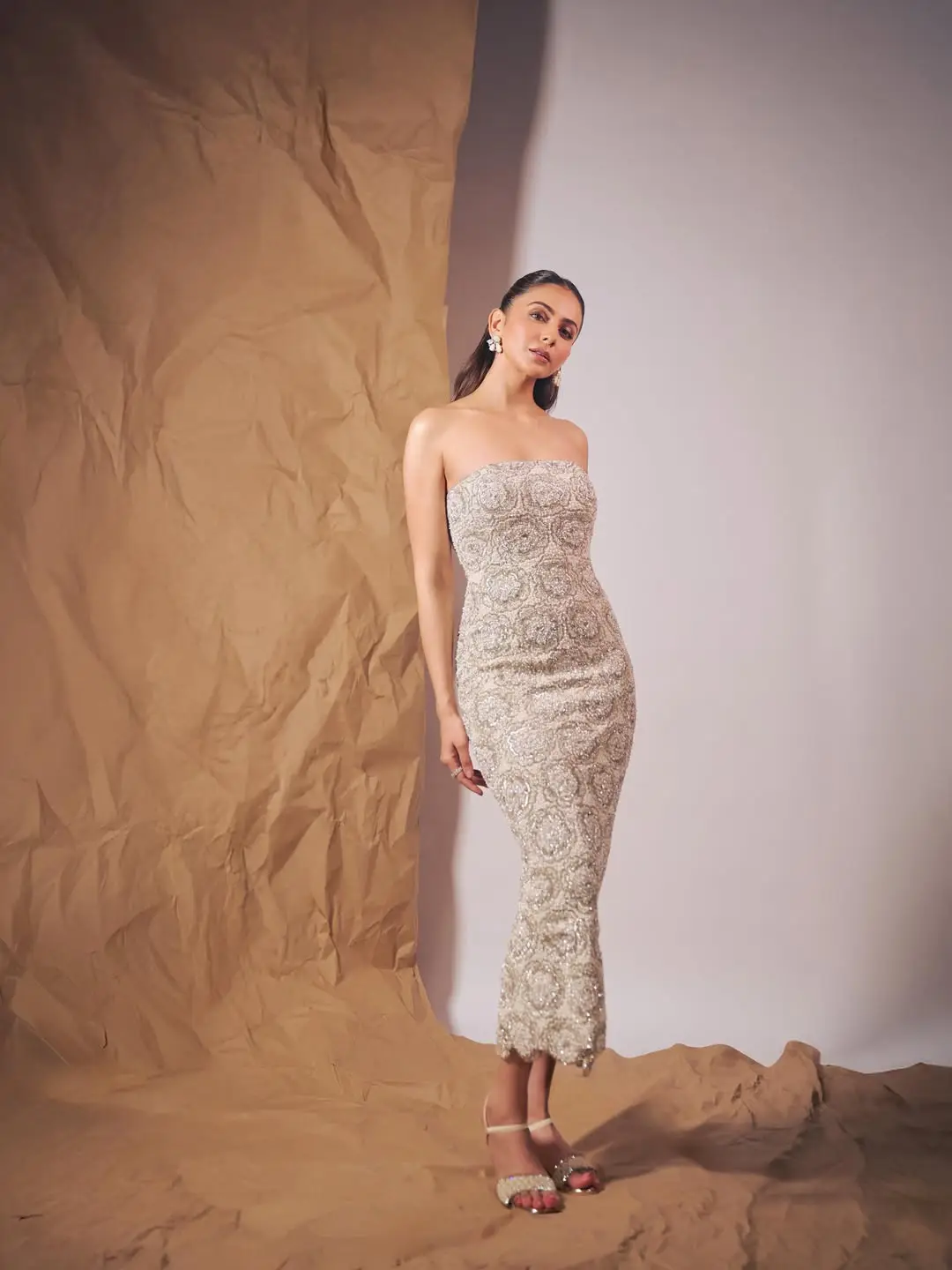 Rakul Preet Singh latest glamour photoshoot goes viral on social media (1)