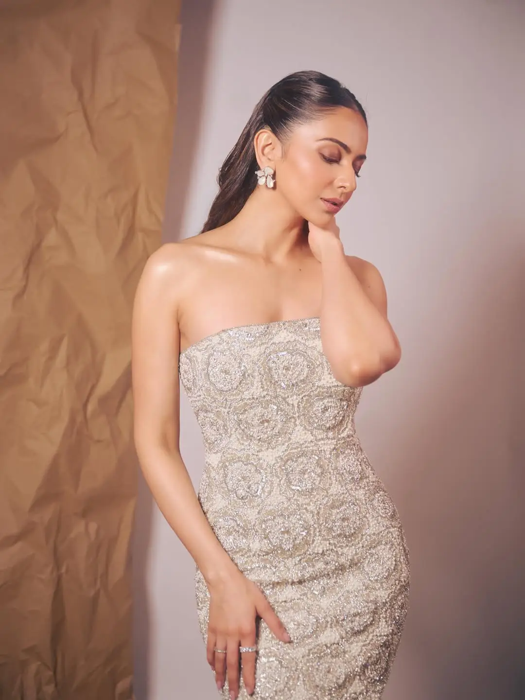 Rakul Preet Singh latest glamour photoshoot goes viral on social media (1)