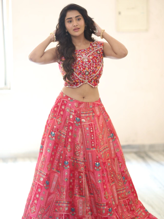 Rashi Singh Ravishing Looks in Long Skirt