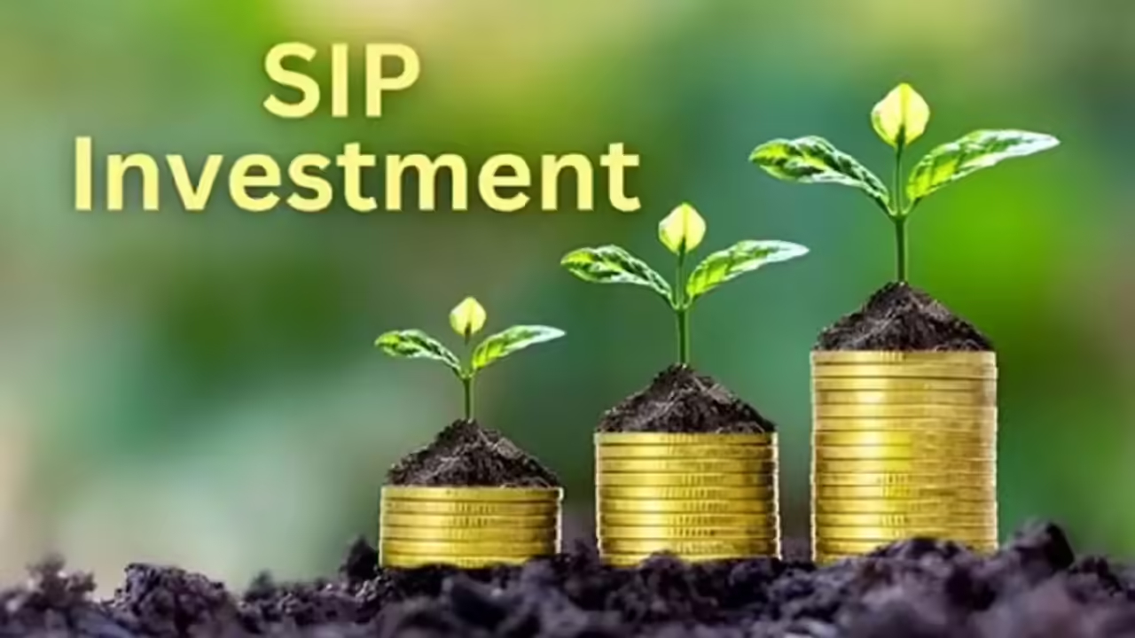 SIP Calculator : పెట్టుబడి పెట్టేవారికి గుడ్‌న్యూస్.. SIPలో నెలకు రూ.100 ఇన్వెస్ట్ చేస్తే ఈజీగా రూ. 10 లక్షలు సంపాదించుకోవచ్చు!
