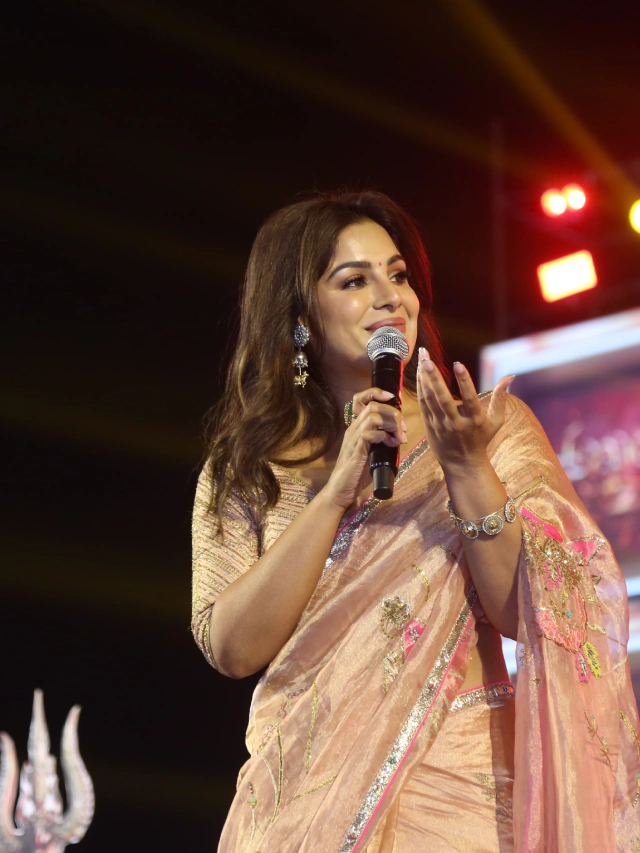 Samyuktha Shines in Saree at Akhanda 2 Thandavam Pre Release Event