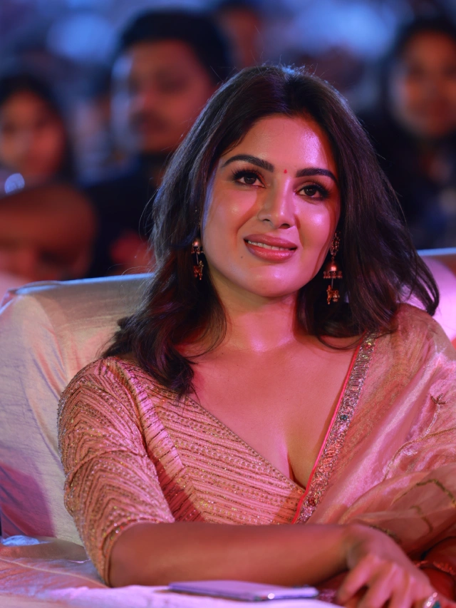 Samyuktha Shines in Saree at Akhanda 2 Thandavam Pre Release Event