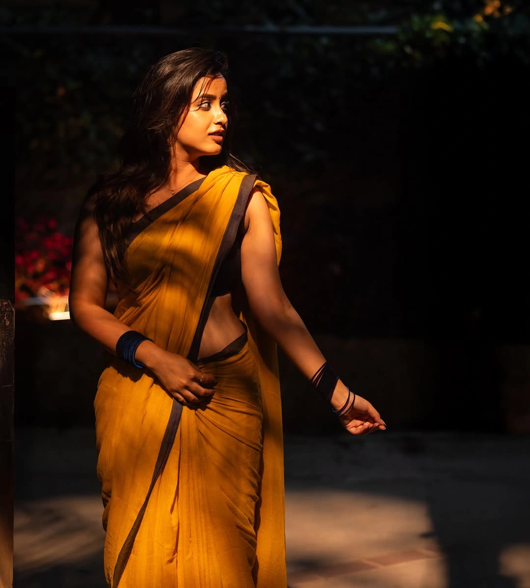 Sheetal Gauthaman Sizzling Looks in Saree