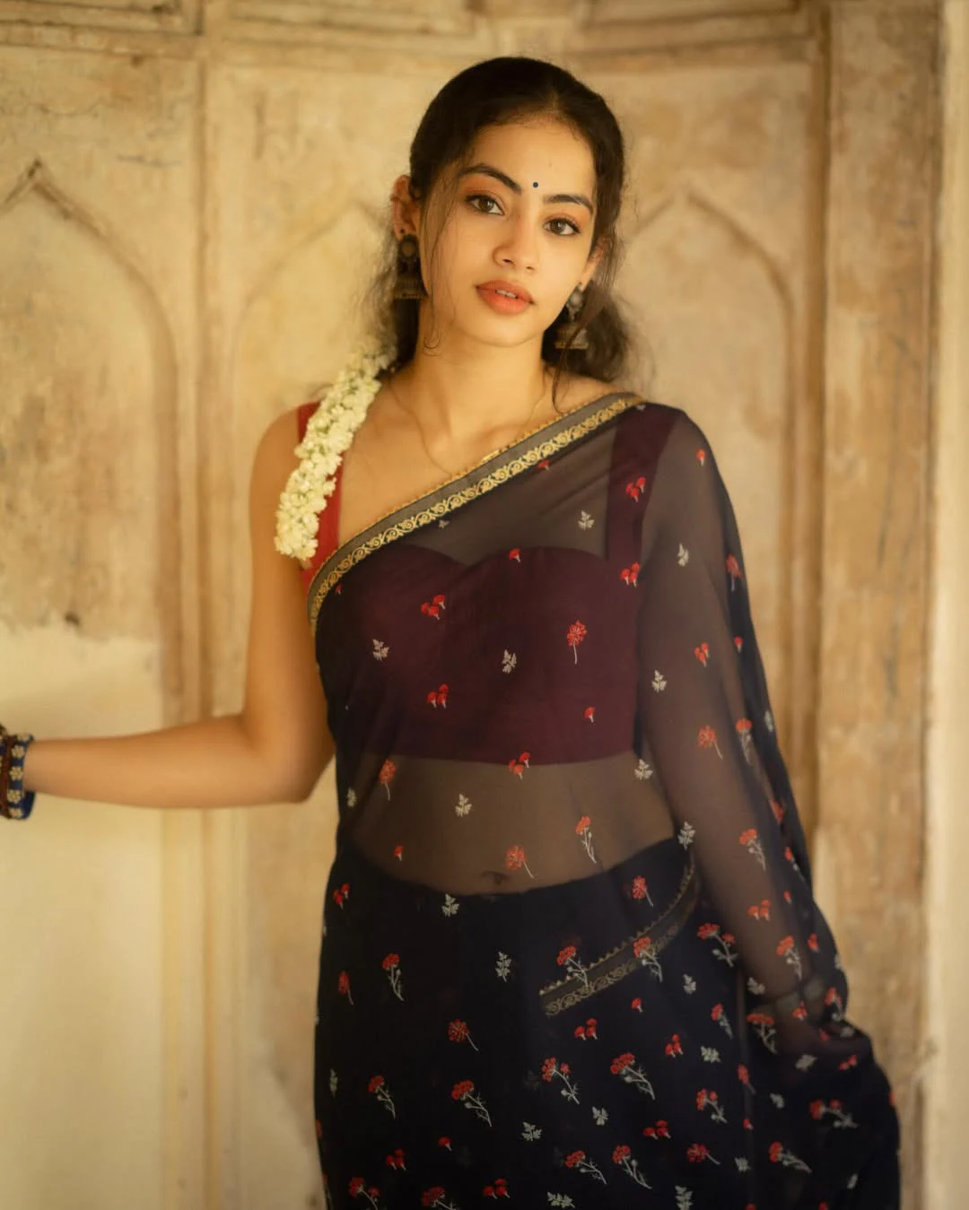 Shriya Kontham Stunning Looks in Black Saree