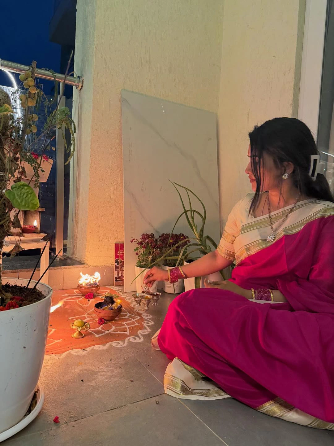 Anchor Sravanthi Chokarapu Karthika Pournami Special Photos