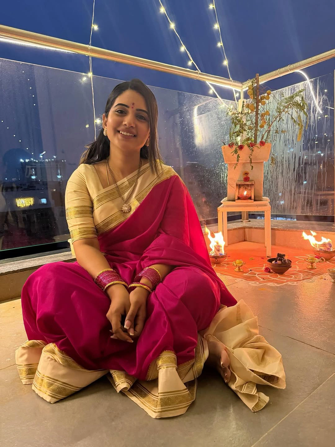 Anchor Sravanthi Chokarapu Karthika Pournami Special Photos