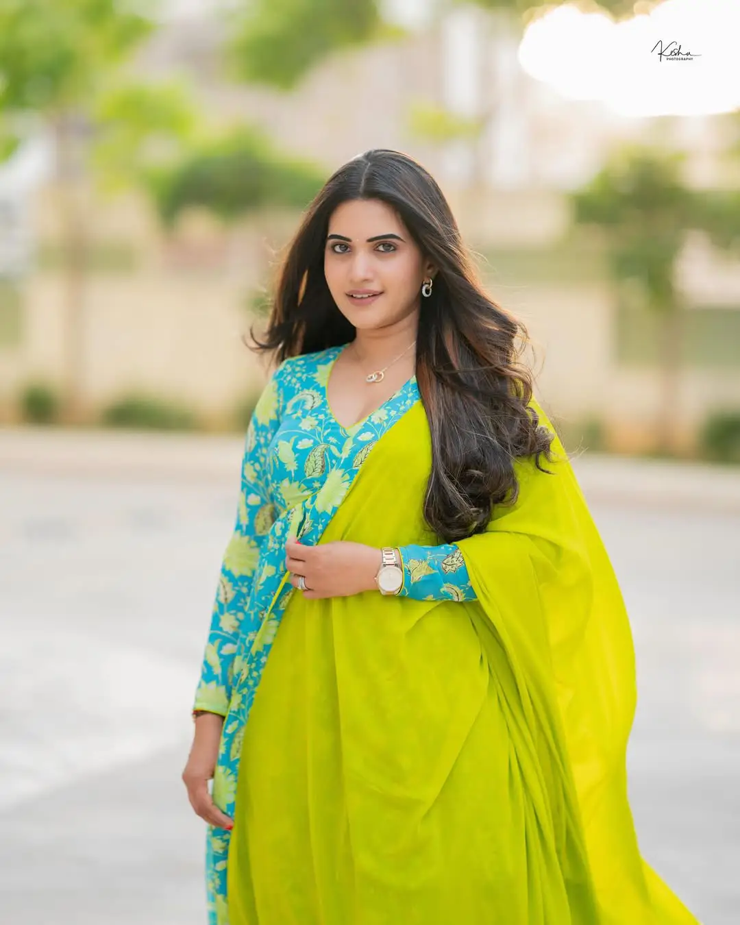 Sravanthi Chokarapu latest photoshoot goes viral on social media (1)