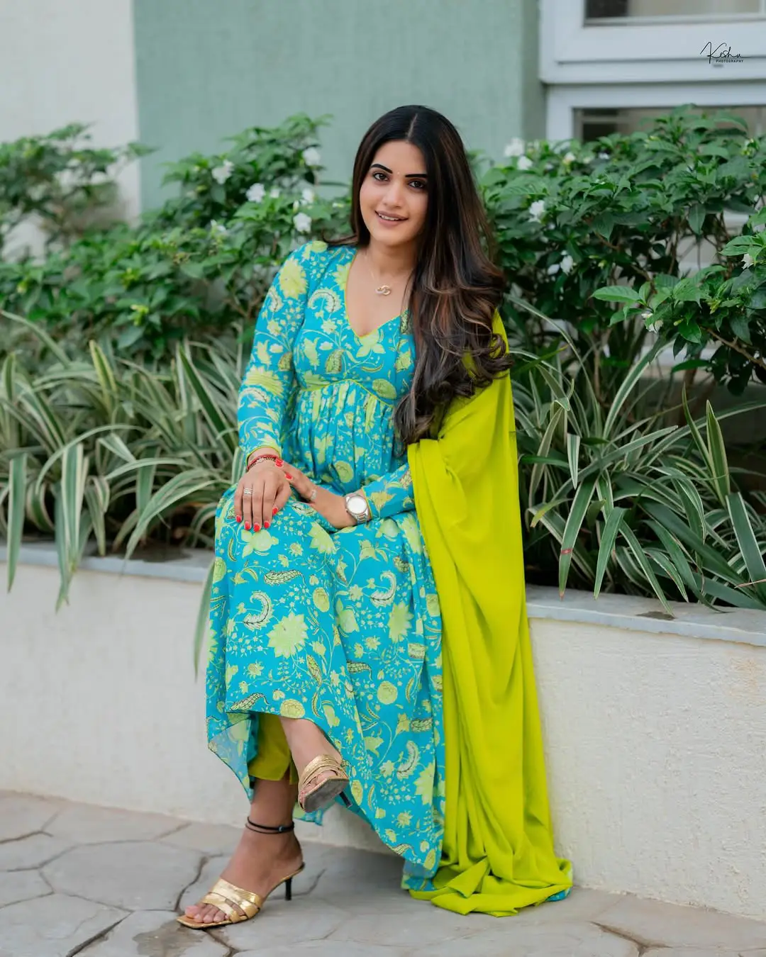 Sravanthi Chokarapu latest photoshoot goes viral on social media (1)