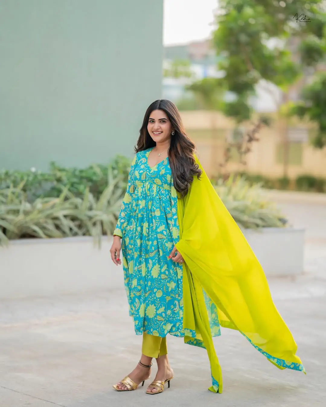 Sravanthi Chokarapu latest photoshoot goes viral on social media (1)