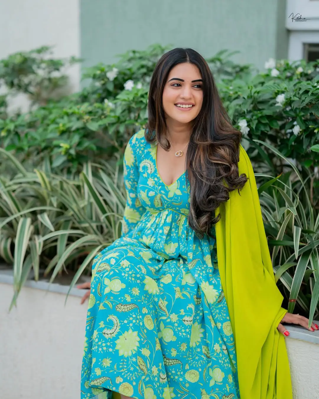 Sravanthi Chokarapu latest photoshoot goes viral on social media (1)