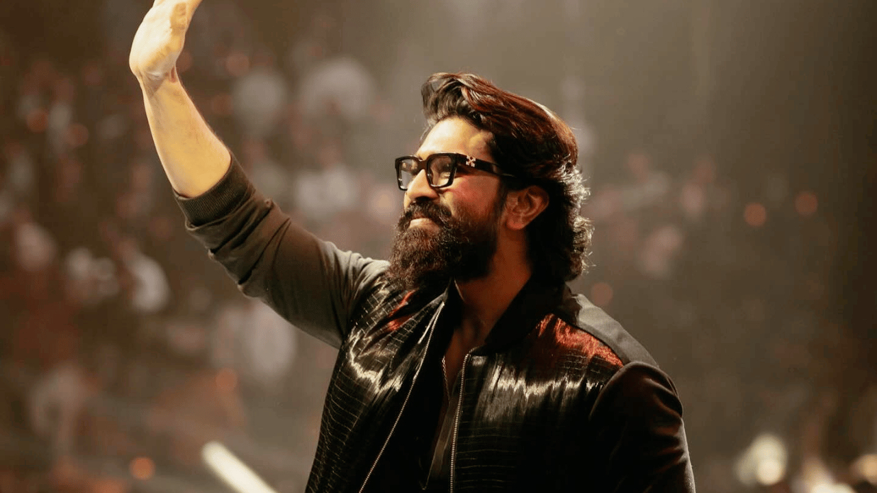 Ram Charan: “గ్లోబల్ స్టార్” ట్యాగ్ తొలగించిన రామ్ చరణ్.. ఎన్టీఆర్ ను ఫాలో అవుతున్నాడా.. ఇక నుంచి అదే పేరుతో..