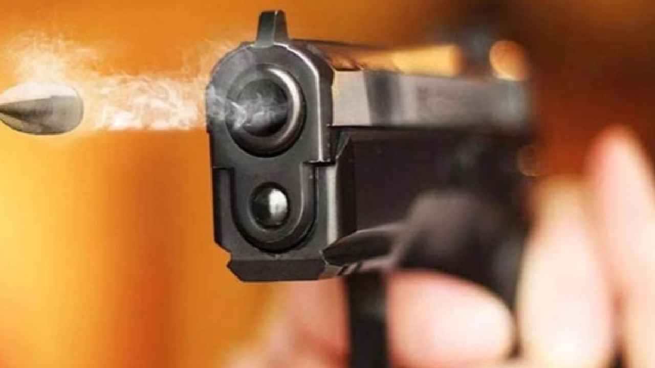 Student Shot: వామ్మో.. దూరం పెట్టాడని దారుణం.. క్లాస్‌మేట్‌పై విద్యార్థి కాల్పులు..